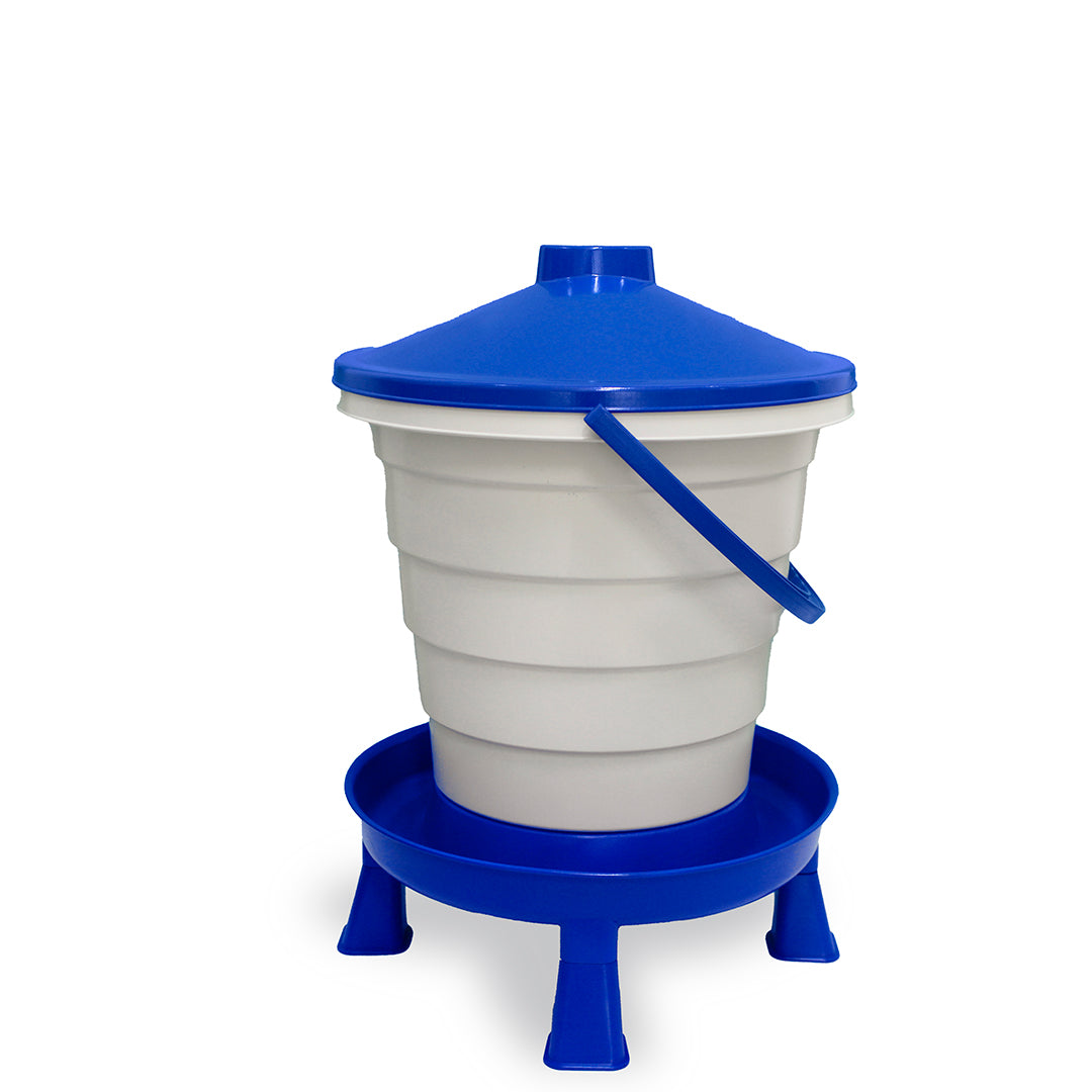 BUCKET DRINKER 20 L. WITH LEGS