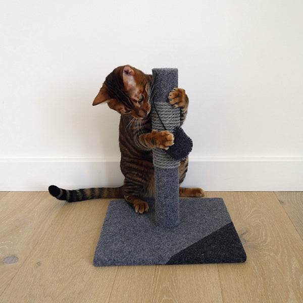 CHARCOAL FELT POST